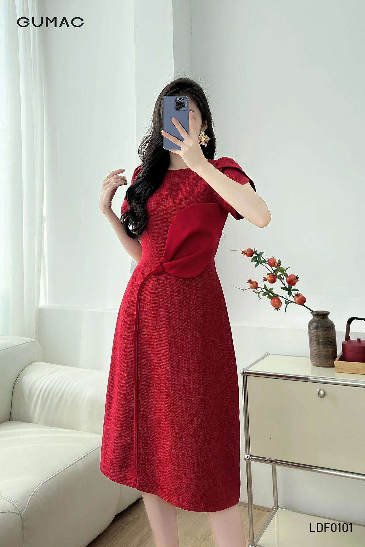 Đầm Nữ Form A GUMAC Cổ Thuyền Tay Cánh Hồng Cách Điệu Chất Bố 2 Lớp Thanh Lịch LDF1008