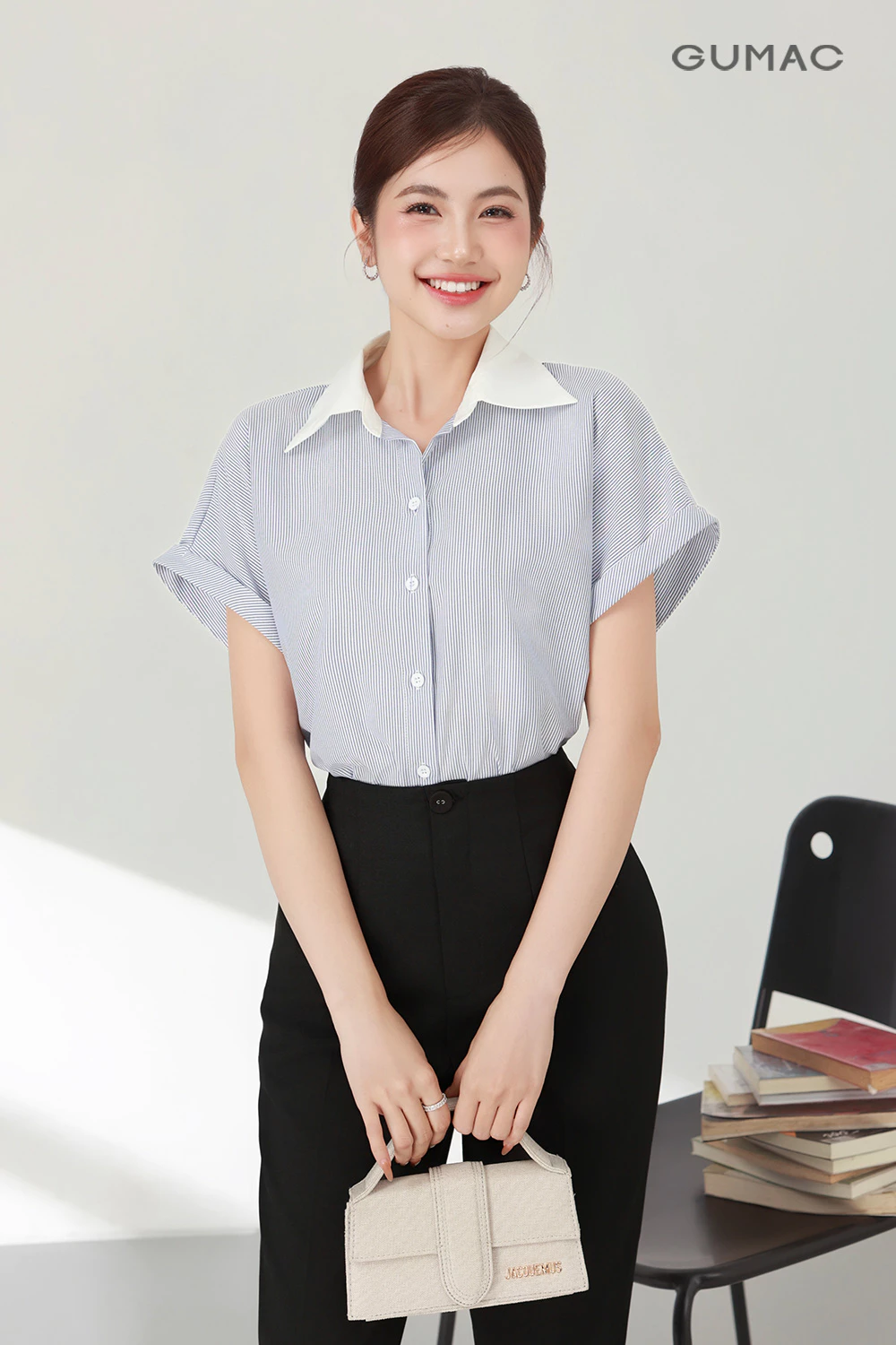 Áo Sơ Mi Nữ GUMAC Áo Kiểu Công Sở Kẻ Sọc Xanh Tay Ngắn Chất Cotton Thiết Kế Phối Cổ Trẻ Trung LAF0322