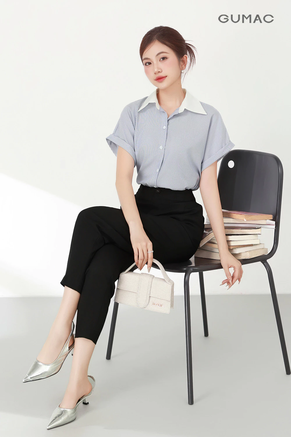 Áo Sơ Mi Nữ GUMAC Áo Kiểu Công Sở Kẻ Sọc Xanh Tay Ngắn Chất Cotton Thiết Kế Phối Cổ Trẻ Trung LAF0322