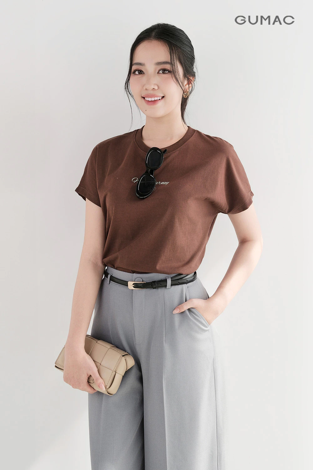 Áo thun nữ GUMAC cánh dơi form suông thoải mái thêu art ATF09005