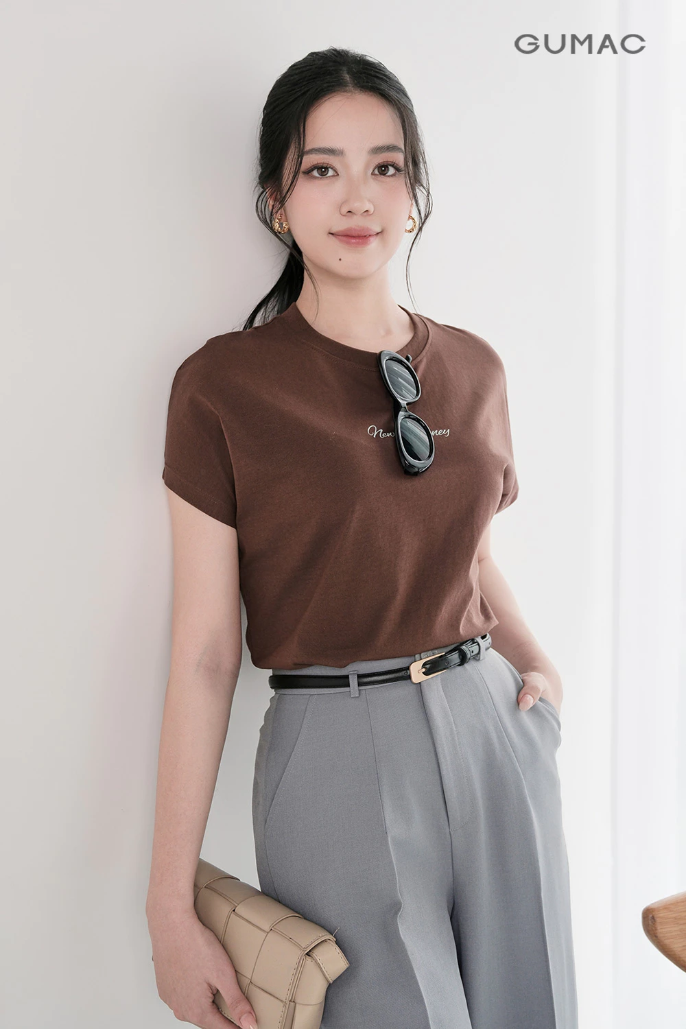 Áo thun nữ GUMAC cánh dơi form suông thoải mái thêu art  ATF09005