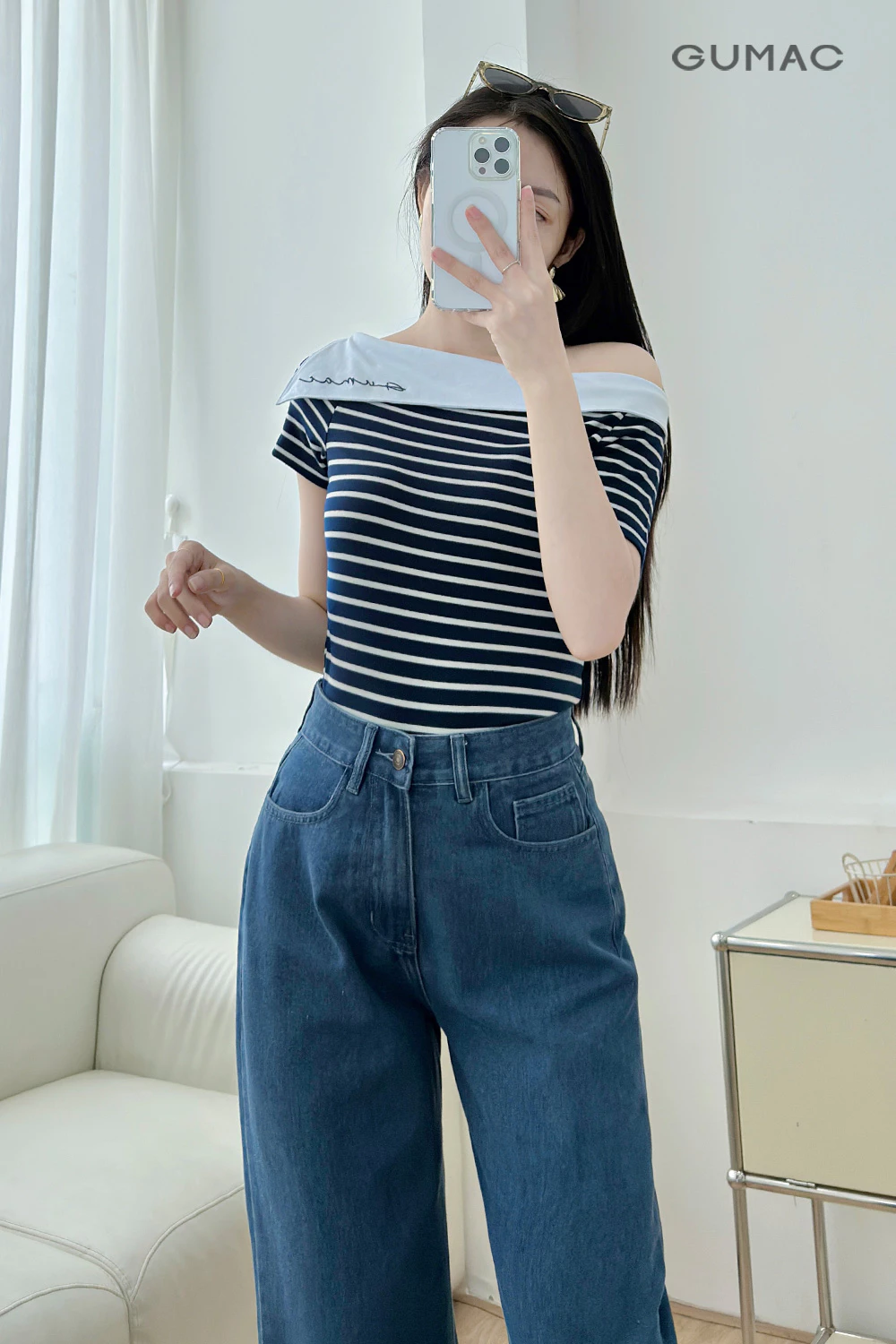 Áo Thun Nữ GUMAC Form Regular Tay Ngắn Trễ Vai Thanh Lịch Hiện Đại LAF0815