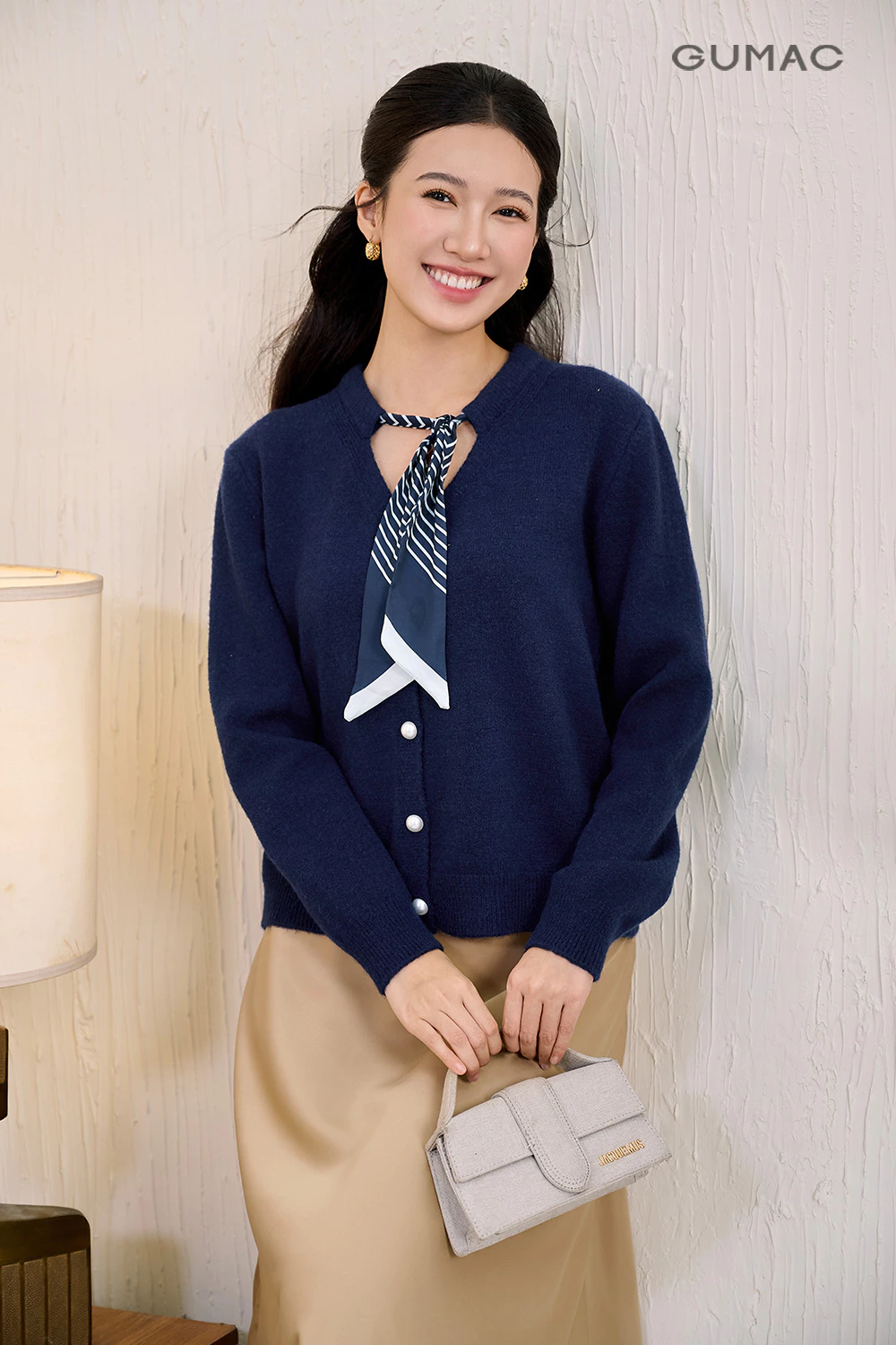 Áo len cardigan nữ GUMAC form suông cổ kèm khăn đính tay dài  AF11047