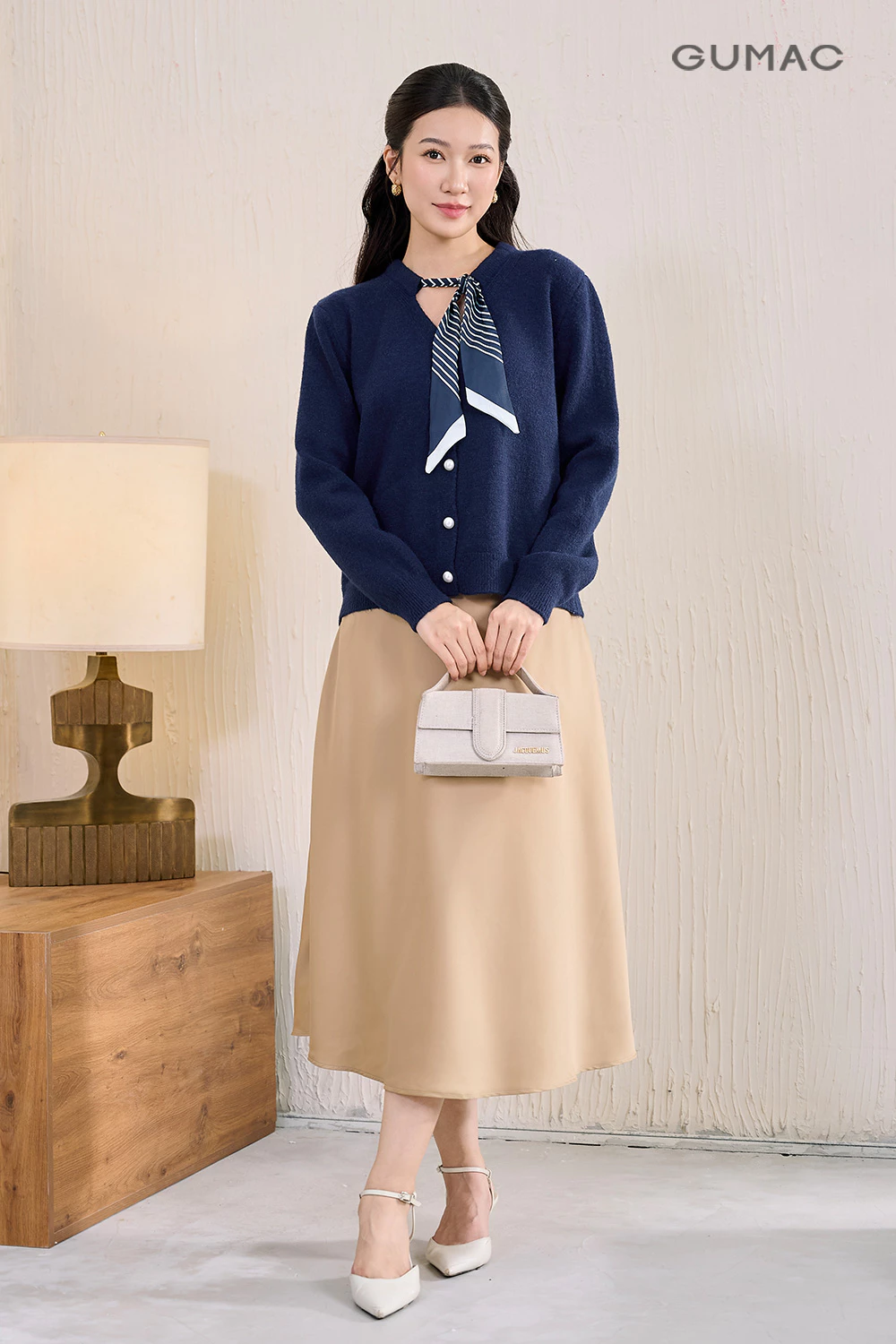 Áo len cardigan nữ GUMAC form suông cổ kèm khăn đính tay dài  AF11047