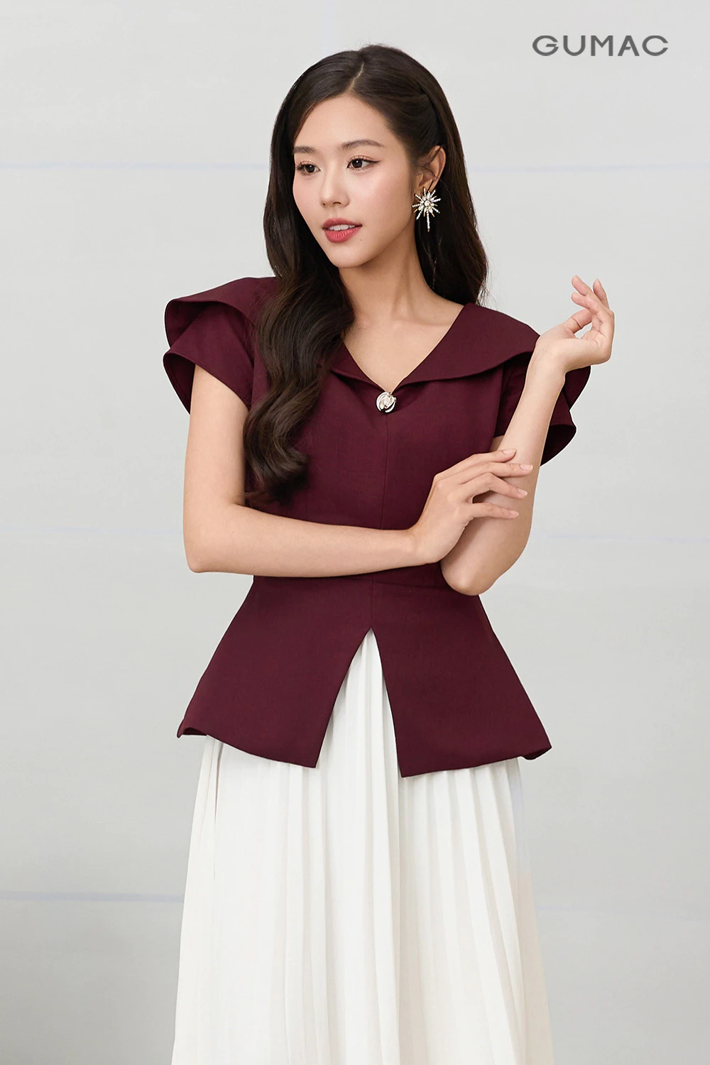 Áo Peplum GUMAC Tay Ngắn Cổ V Rộng Có Bản Vai Cách Điệu Dây Cột Phía Sau AG07008